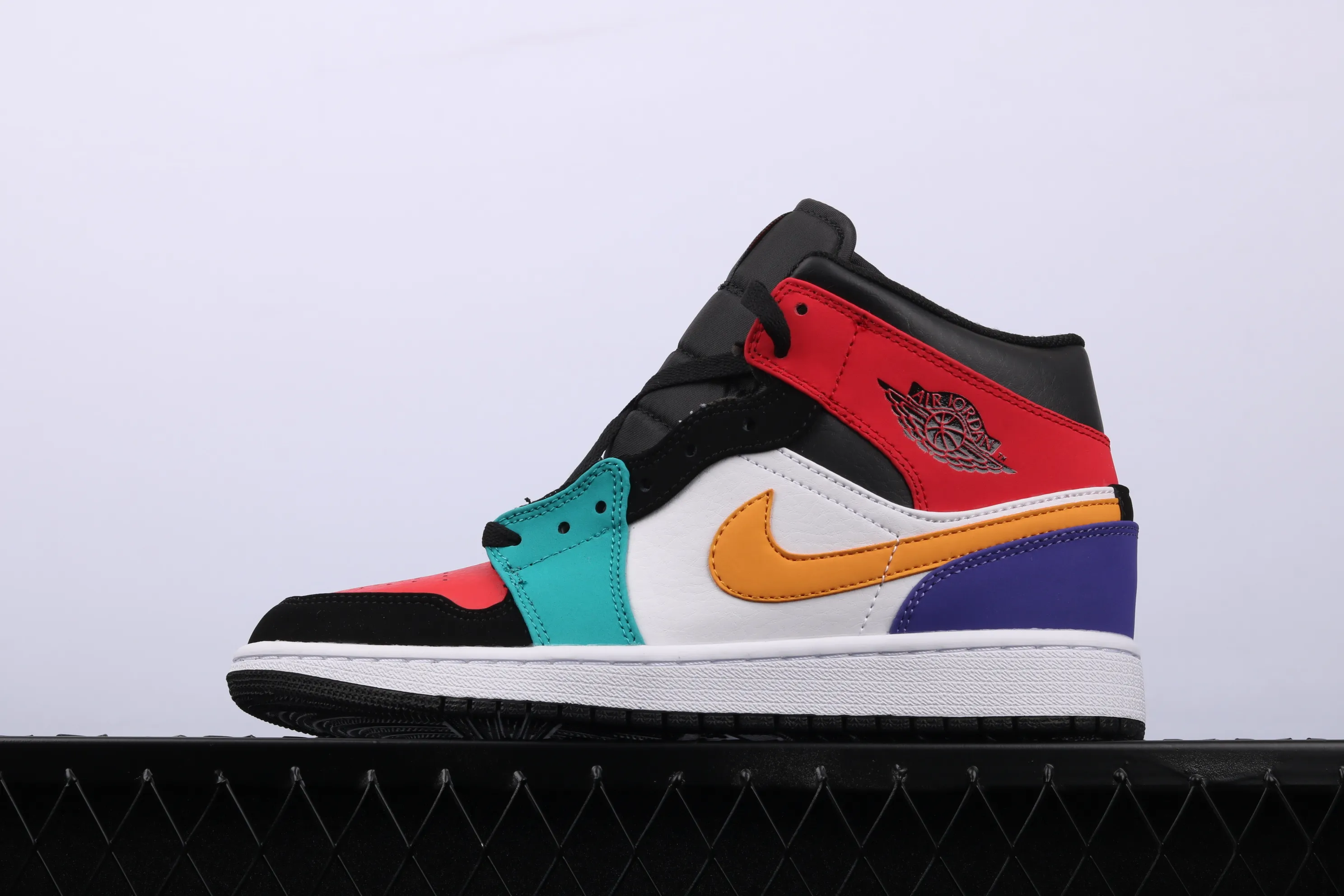 All categories Air Jordan Jordan series basketball shoes Air Jordan 1 Mid Air Jordan 1 Mid four-color stitching toe mid-top full toe layer authentic 554724-125